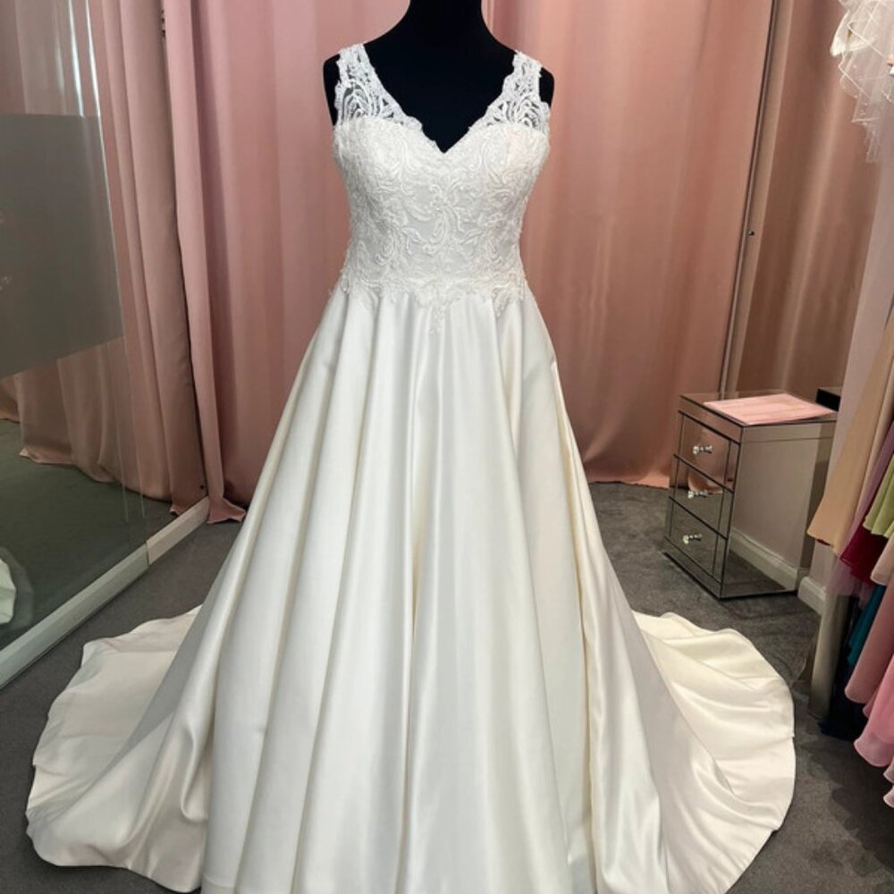 Ivory satin/lace wedding dress